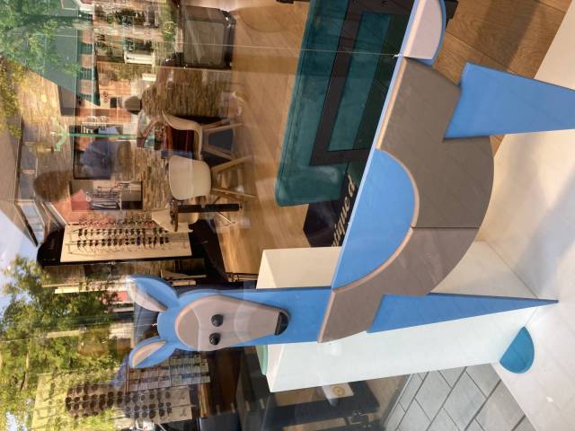 Sculpture Murale Biche G�om�trique � Design Minimaliste en Relief � Bleu et Bois