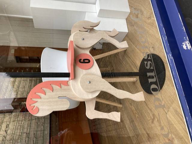 Sculpture 3D Cheval de Carrousel n�6 � Design R�tro-Chic en Bois et Corail