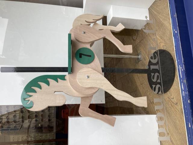 Sculpture 3D Cheval de Carrousel n�7 � Design Organique en Bois et Vert �meraude